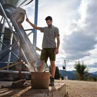 H�RKILA Fjell Shorts Dark olive/Willow green 3