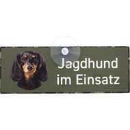 WILDE HILDE Autoschild mit Saugnapf ''Langhaardackel schwarz-braun''